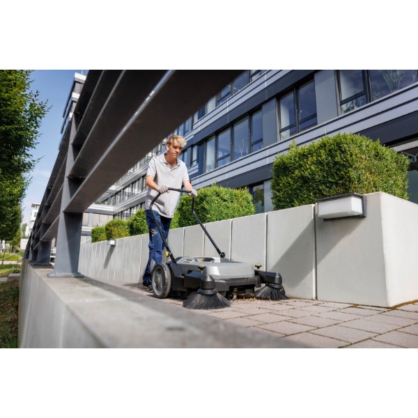 Фото - Підмітальна машина Karcher KM 70/20 C 2SB (1.517-131.0)